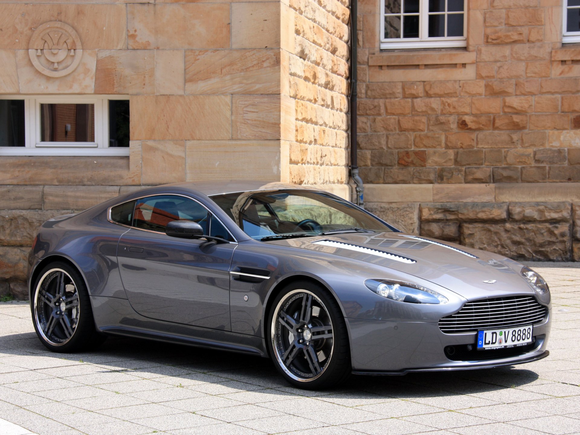 cargraphic aston martin v8 vantage macchina anteriore aston martin