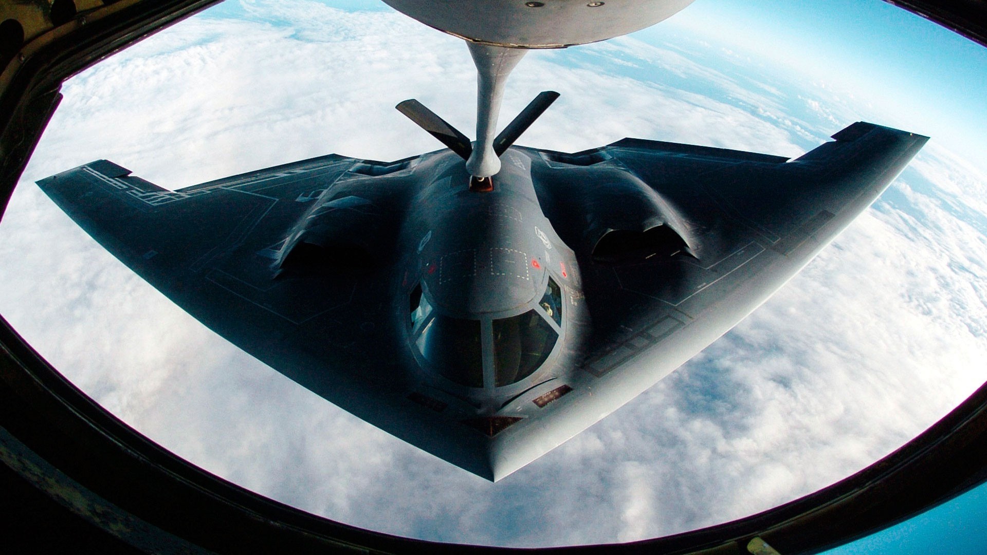 airplanes sky refueling bomber