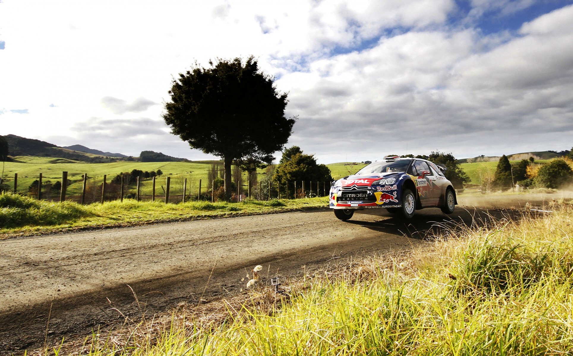 citroen ds3 wrc rally rally coche deporte día citroen toro rojo cielo campo árbol velocidad