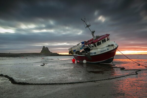 The ship ran aground at sunset