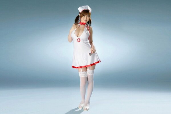 Sexy japonais infirmière avec de gros seins