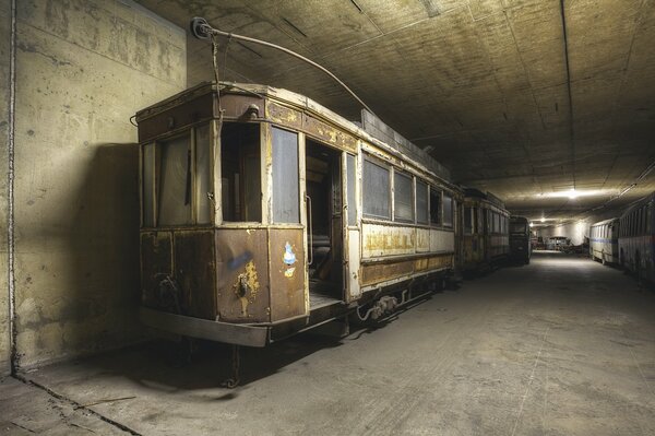 Alte verlassene Garage für Straßenbahnen