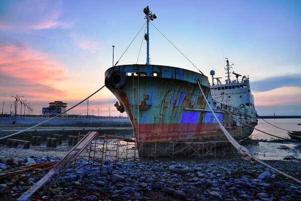 A beautiful old ship on the dock