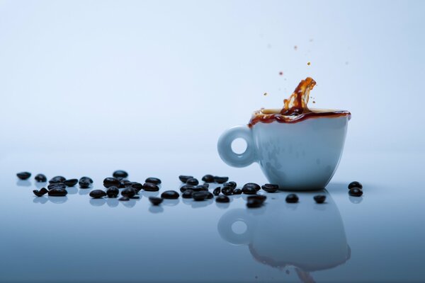 Granos de café-la clave de la vitalidad de la mañana