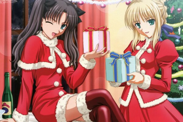 Deux filles avec des cadeaux dans les mains