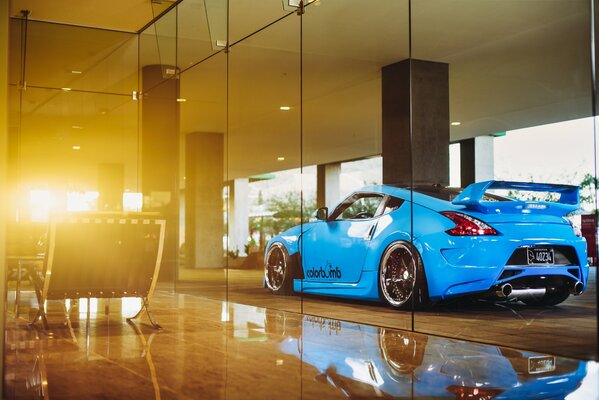 Vale la pena un hermoso y elegante coche azul