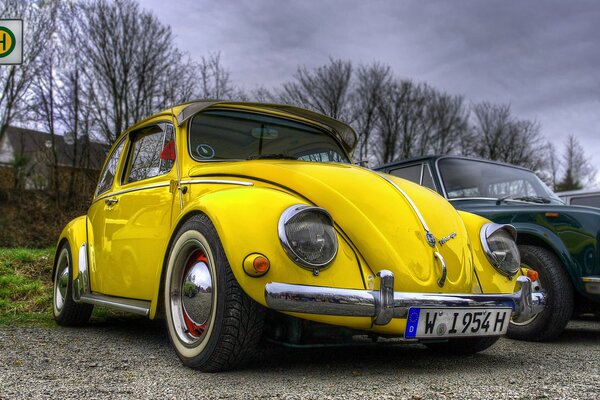 Voiture jaune, belle et agréable à l œil