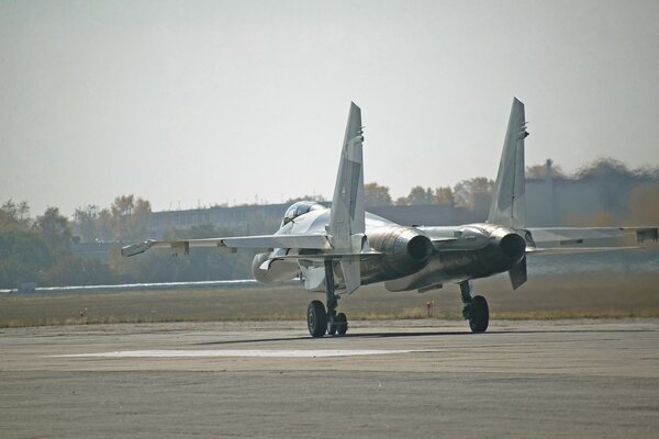 Avión de combate ruso está en la pista