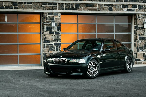 Bmw E46 con ventanas de color naranja