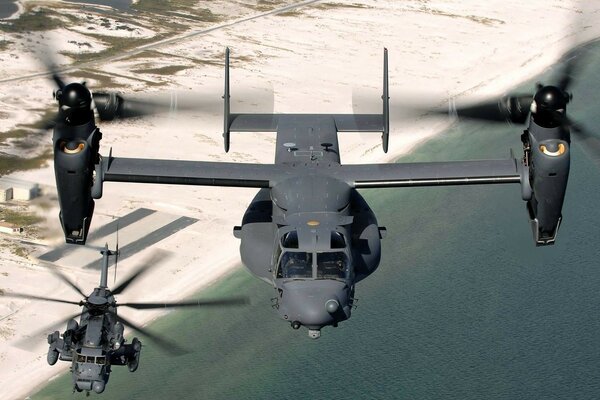 Des avions de combat survolent le littoral