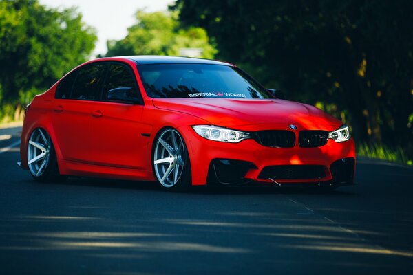 Rouge bmw M3 f80 vue de face papier peint