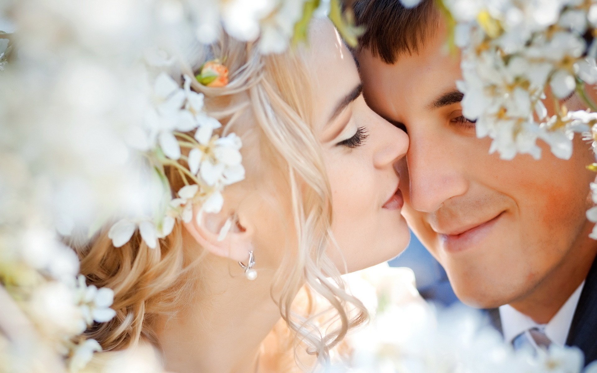 flores recién casados boda sentimientos amor ternura romance amantes pareja cita reunión hombres mujeres