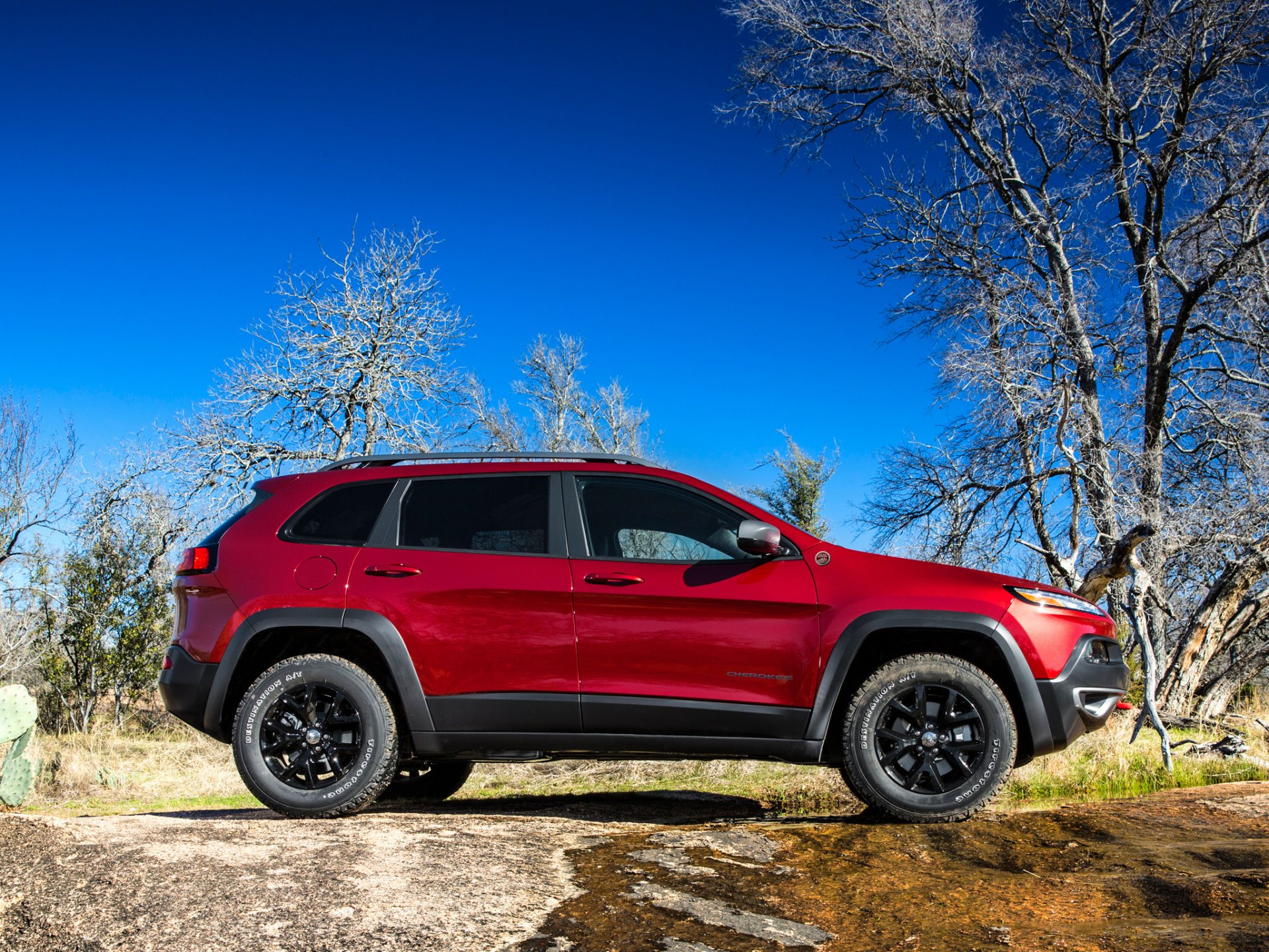 jeep cherokee trailhawk coche vista lateral