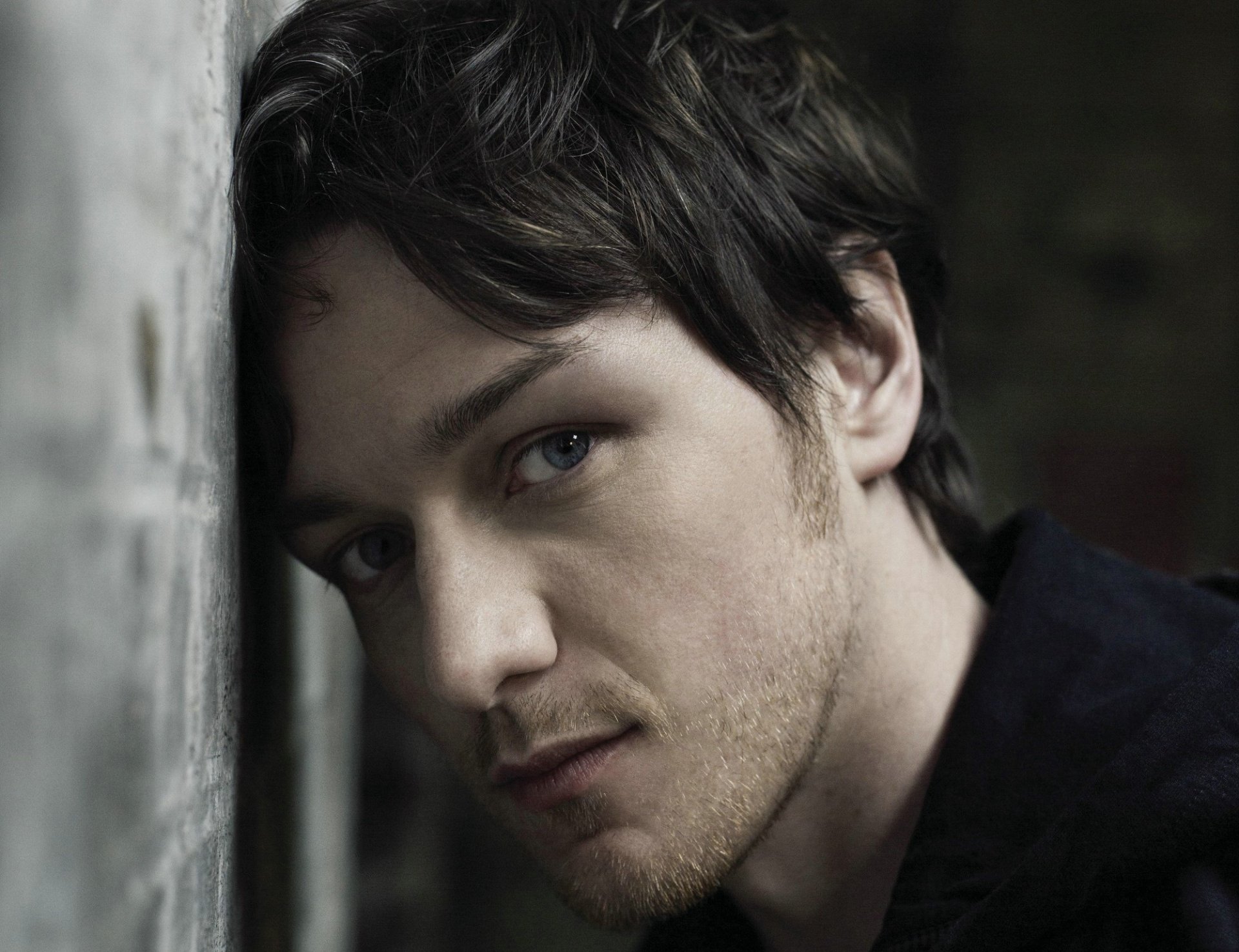 attore james mcavoy james mcavoy ritratto viso occhi sguardo setole parete