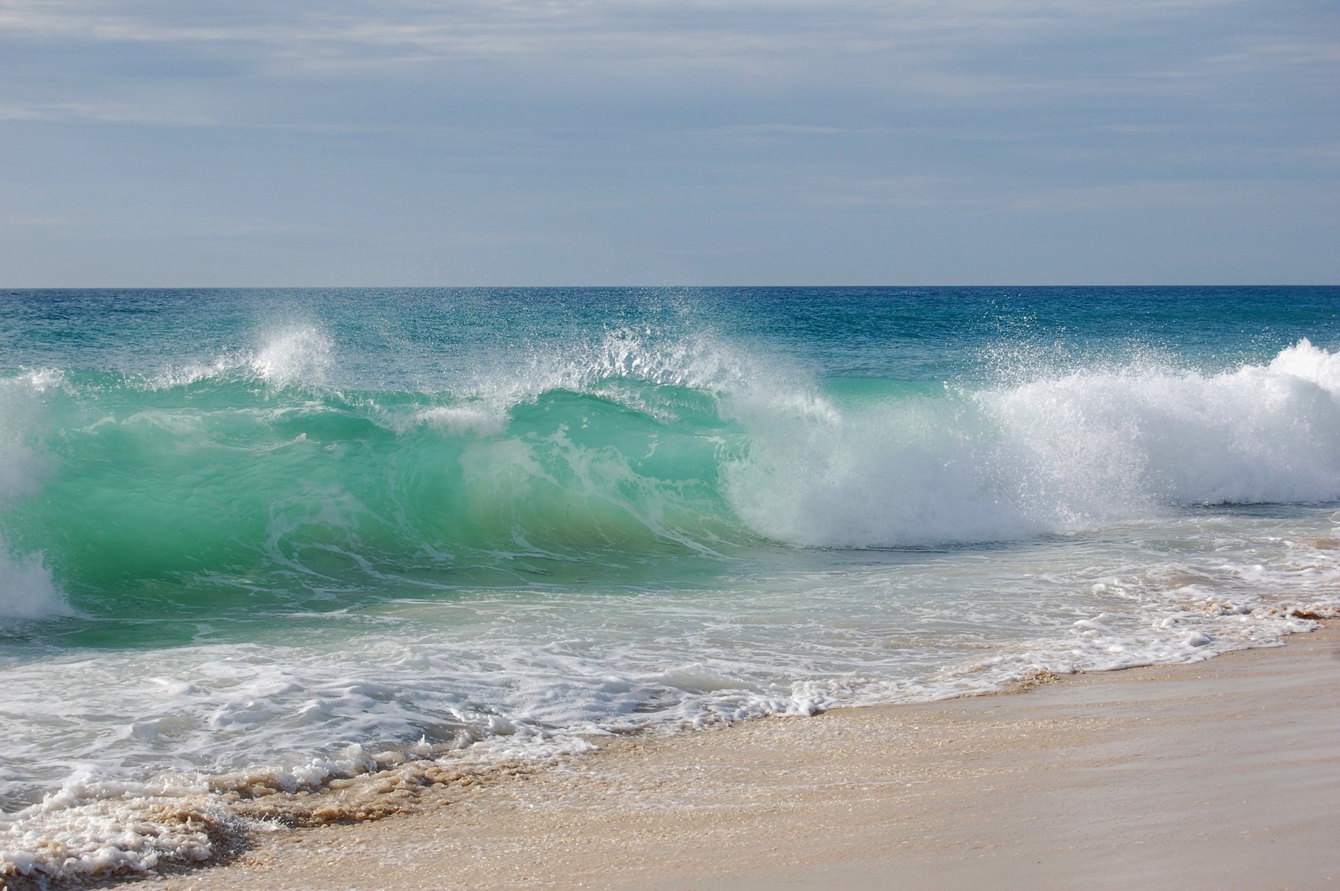 onda onde mare acqua sabbia spiaggia costa cielo paesaggio surf oceano orizzonte