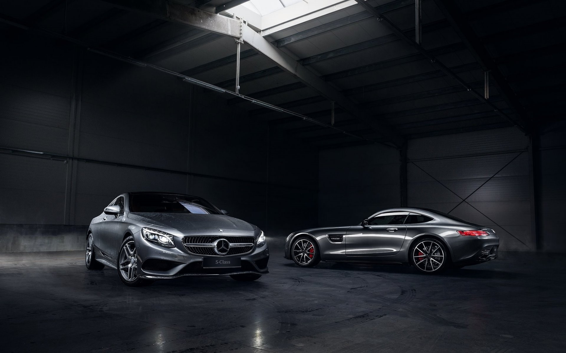 mercedes-benz amg gt classe s tedesco automobili automotive fumo hangar