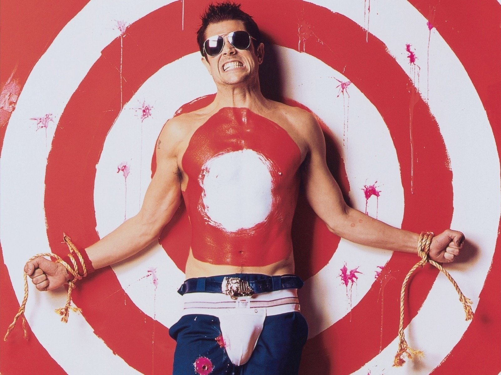 jackass johnny knoxville johnny knoxville bichos raros tablero objetivo cara gafas