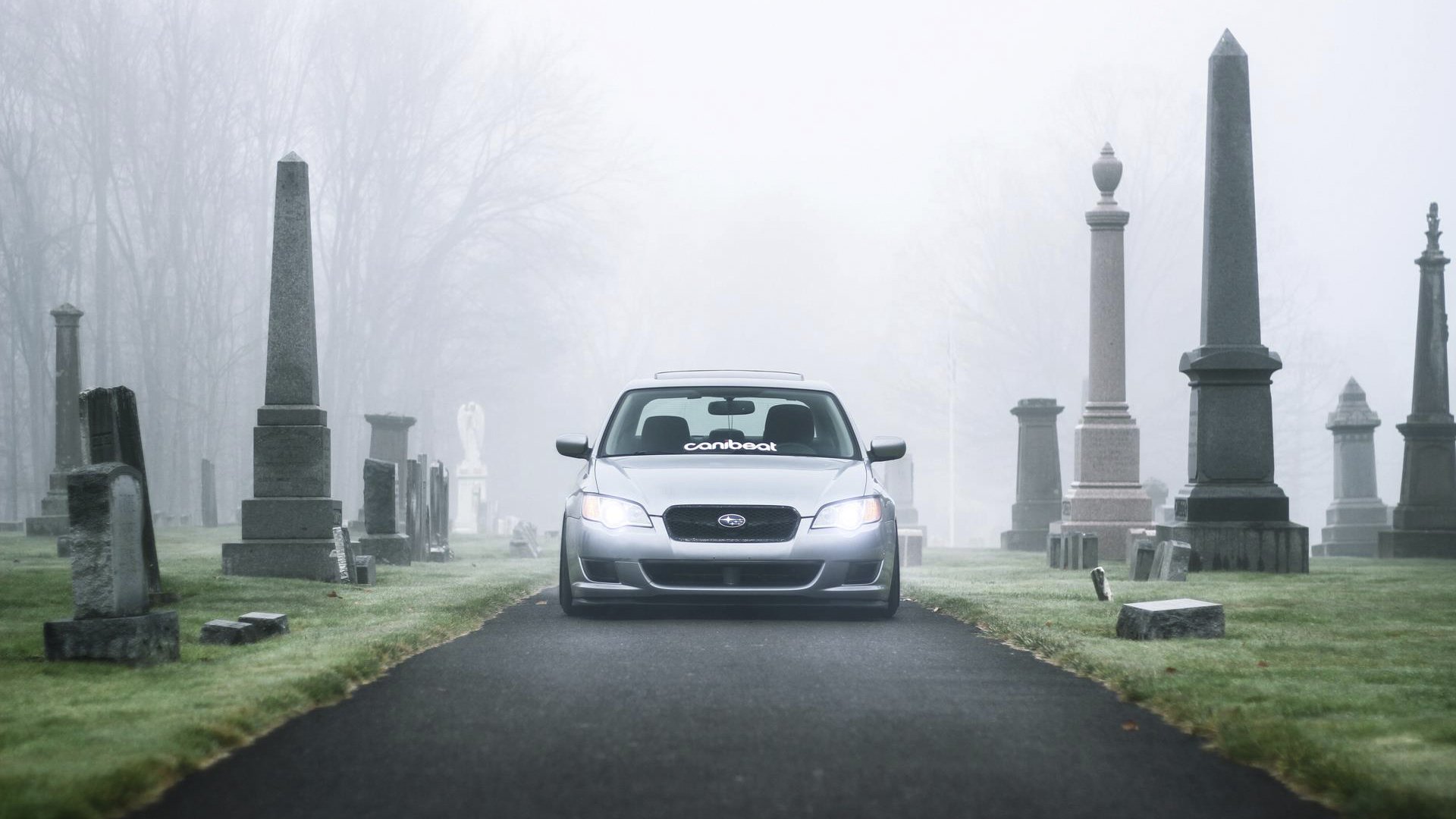 ubaru eredità subaru legacy cimitero nebbia