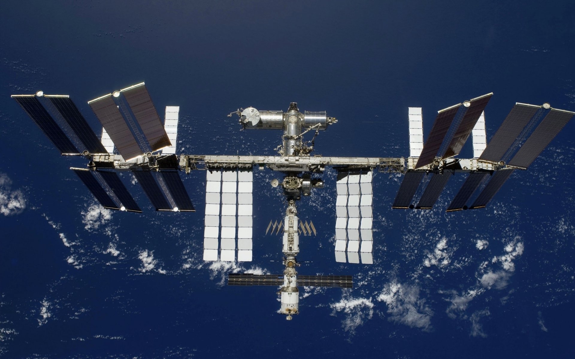 stazione solare moduli volo orbita batterie stazione orbitale tecnologia spaziale astronautica iss