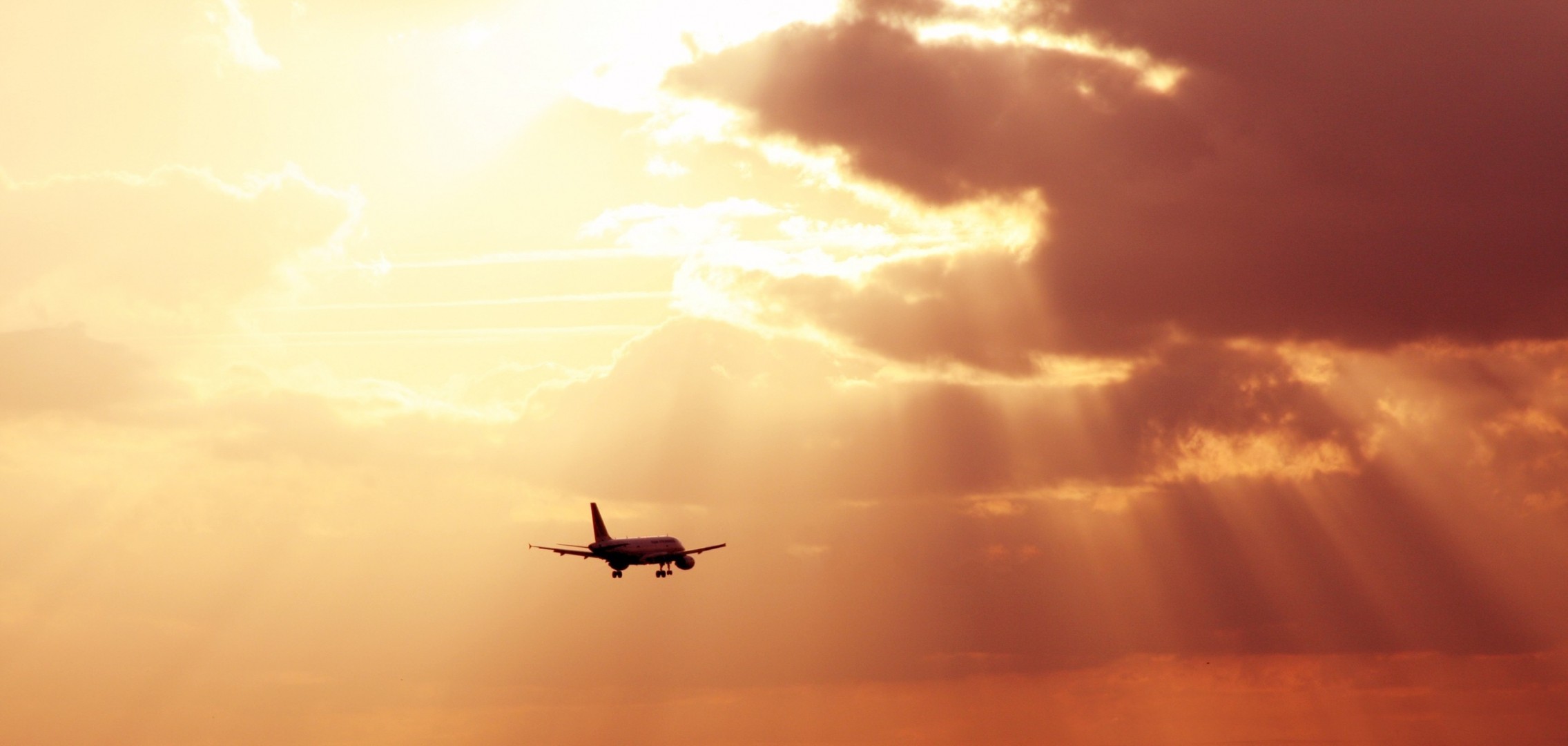 cielo aeroplano nuvola raggi sole