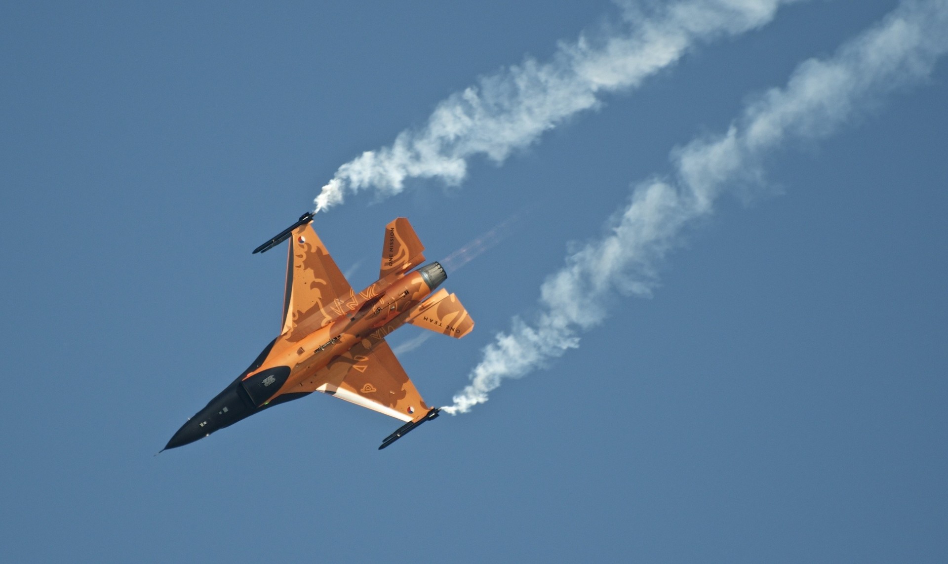 caccia fighting falcon f-16