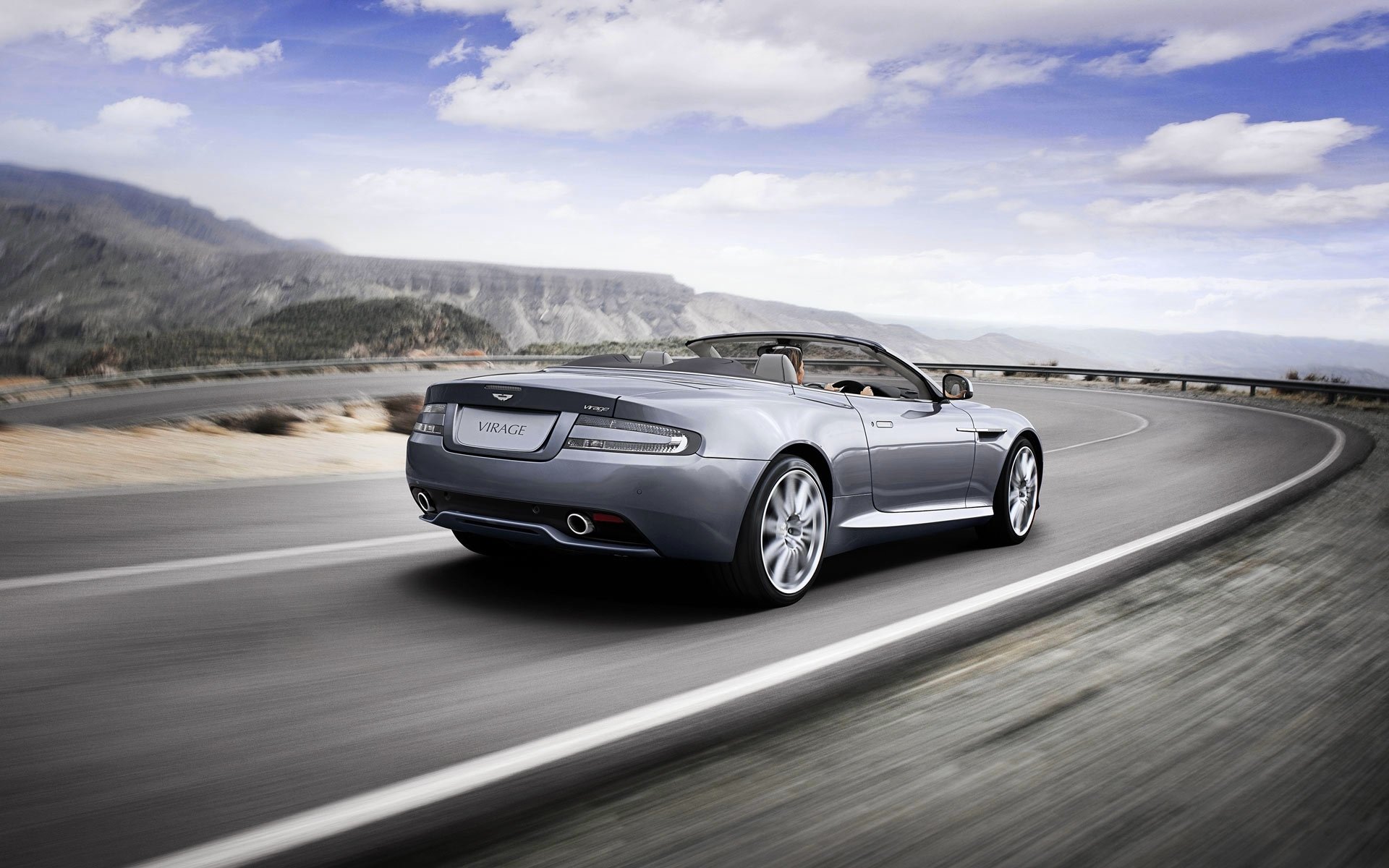 astonm viraje volante gris convertible cielo auto aston martin nubes