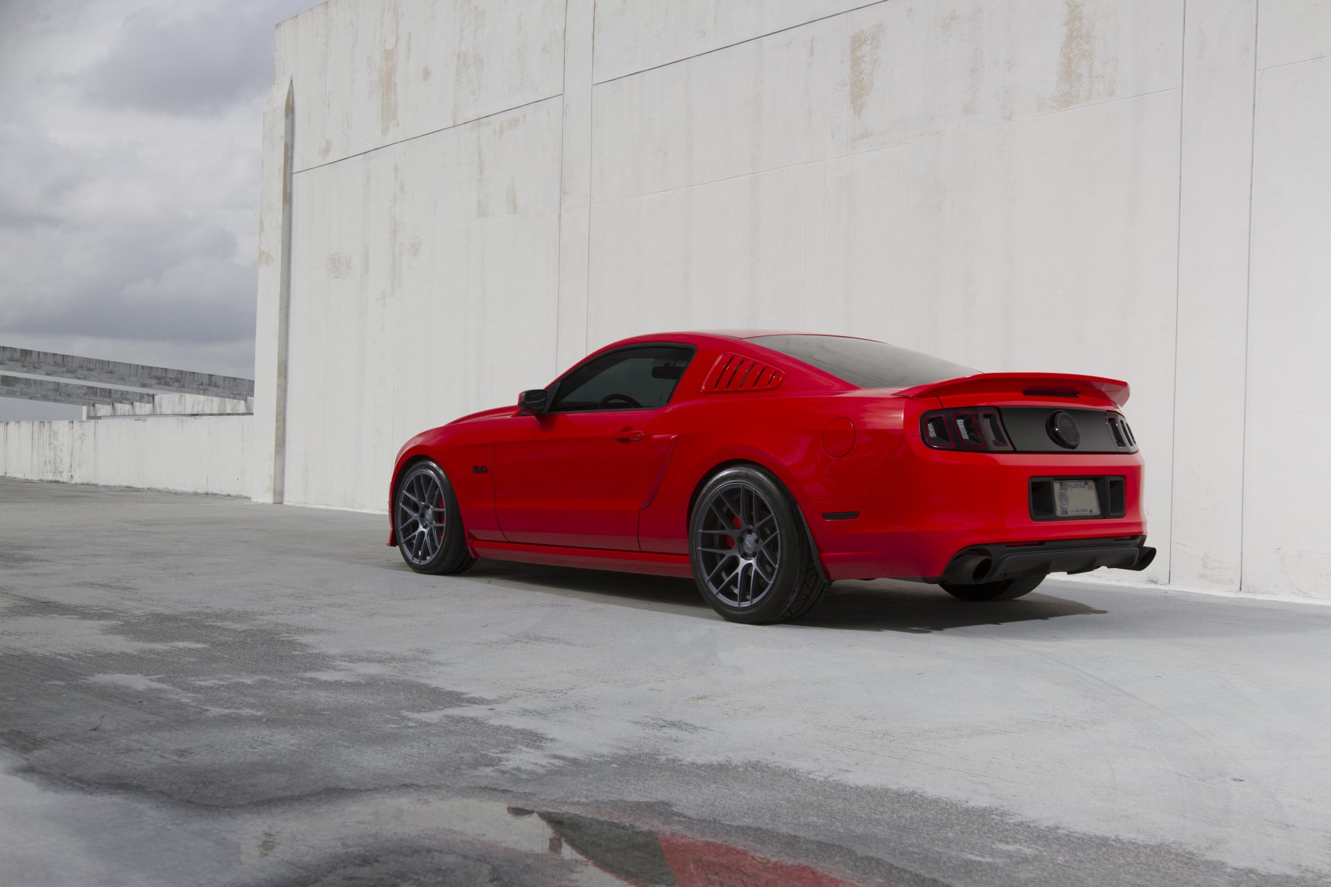 ford mustang gt5.0 rojo rojo vista trasera pared