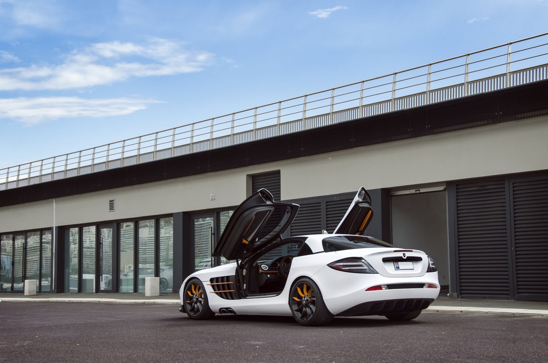 mercedes-benz slr mclaren gemballa gt белый мерседес бенц слр задок небо облака