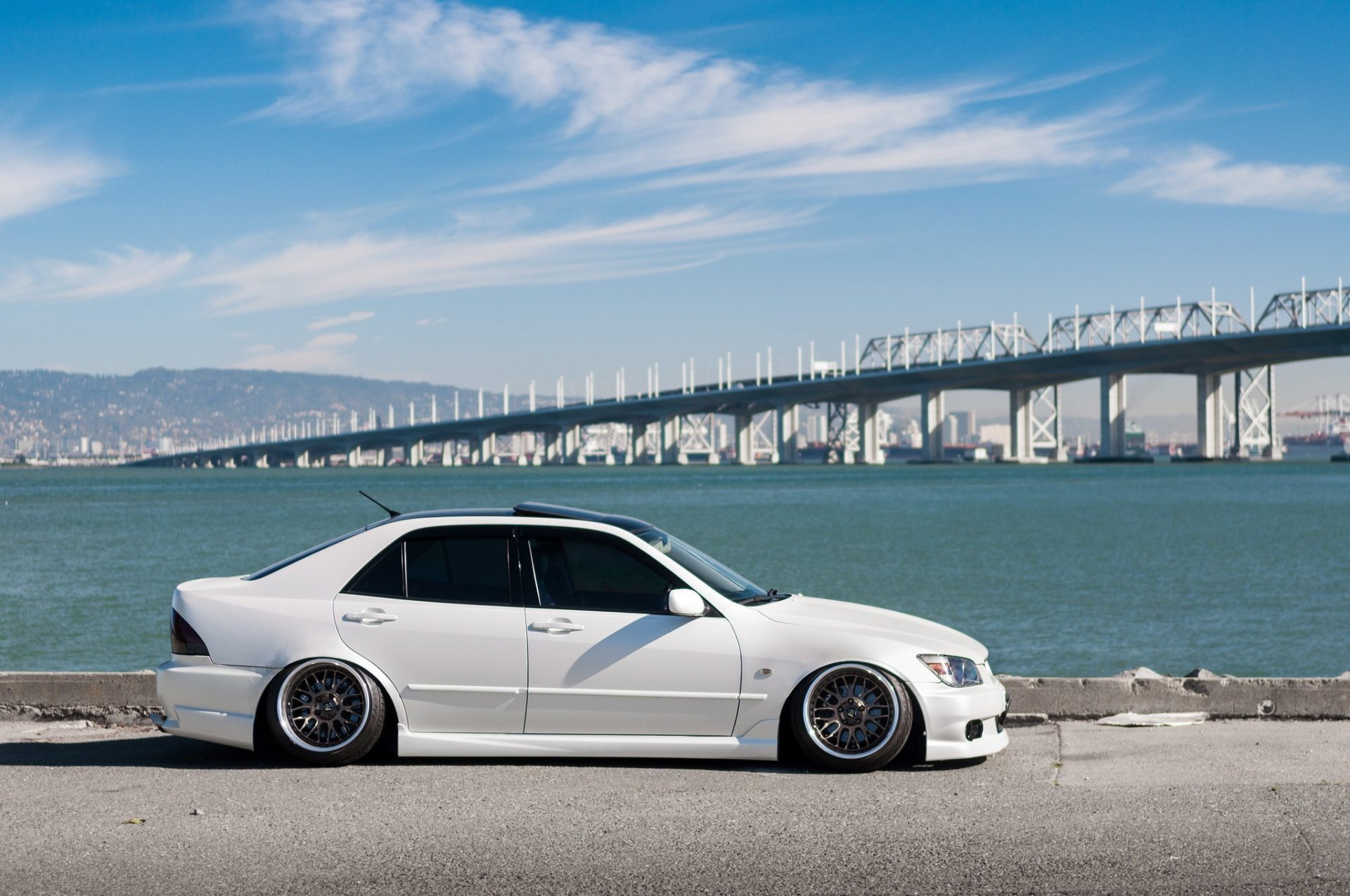 toyota altezza lexus is200 tuning posición bajo jdm japón blanco turbo vista mar puente