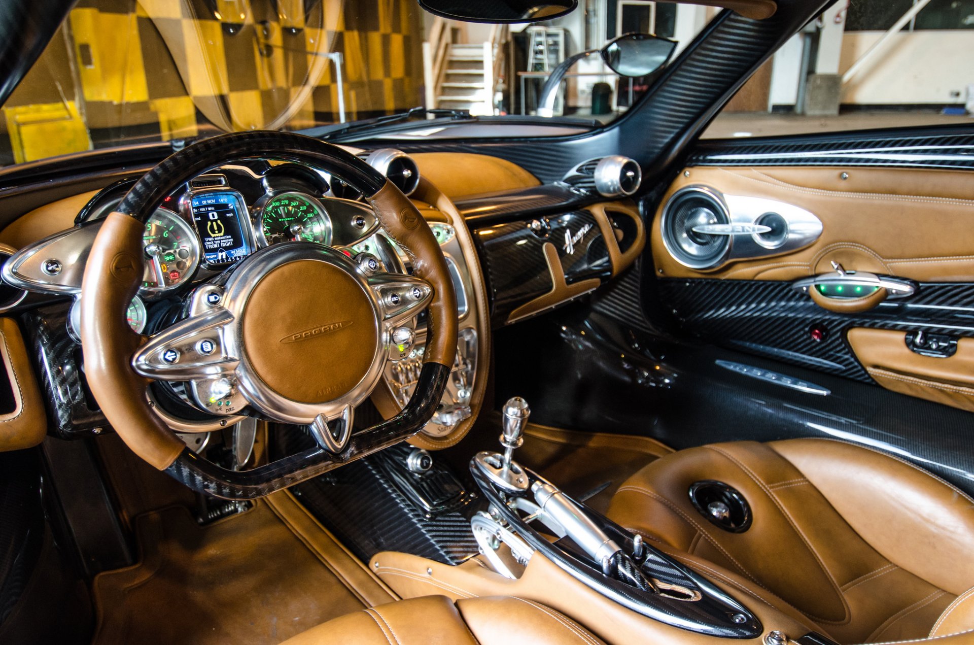 pagani huayra interior lujo