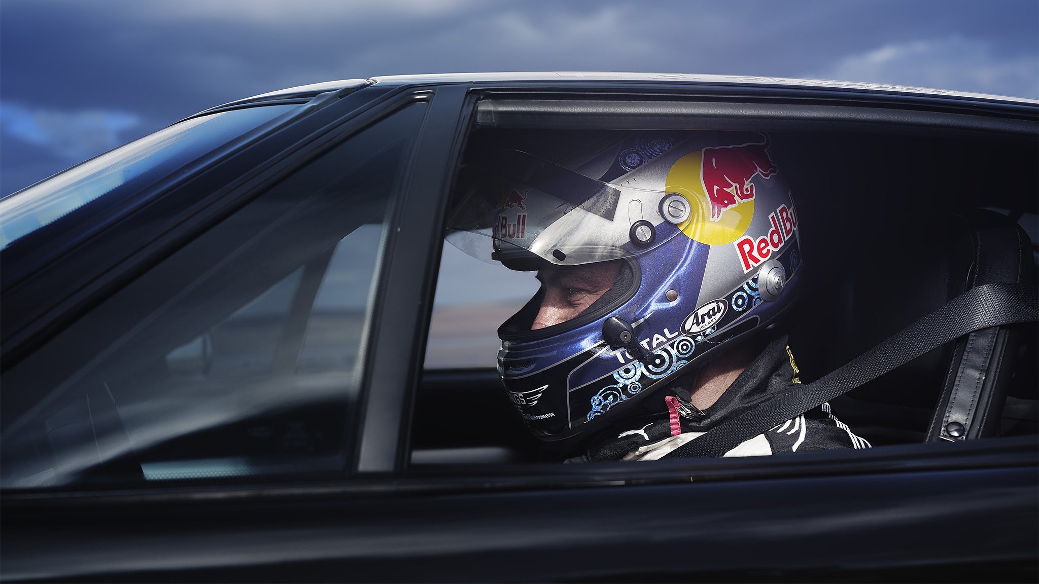 red bull pilot rennen helm auto