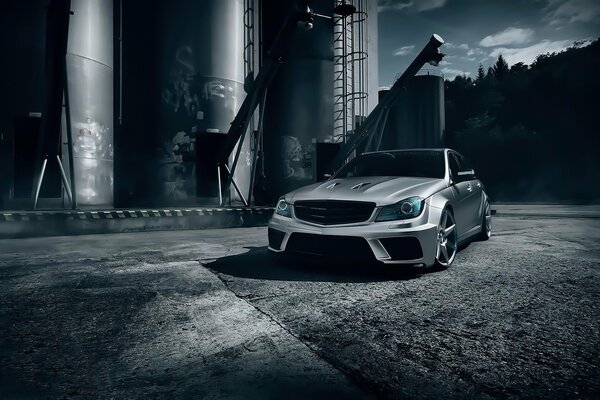 Silber mercedes-benz c63 amg t- modell