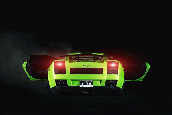 Lamborghini gallardo zielony supersamochód. Widok Z Tyłu
