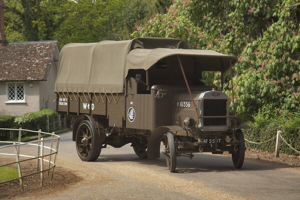 LKW-Retro-Klassiker auf der Straße