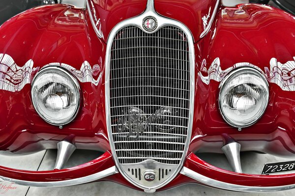 Czerwony Alfa Romeo, super samochód