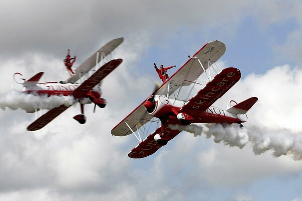 Spectacle à vapeur avec des avions