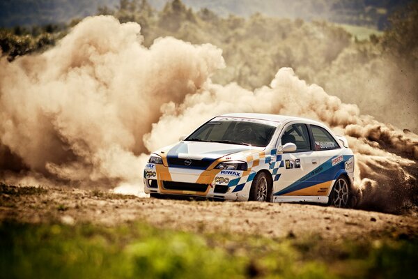 Rally Racing polvo naturaleza coche Opel