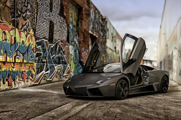 Peinture 2008, lamborghini, reventon avec portes ouvertes