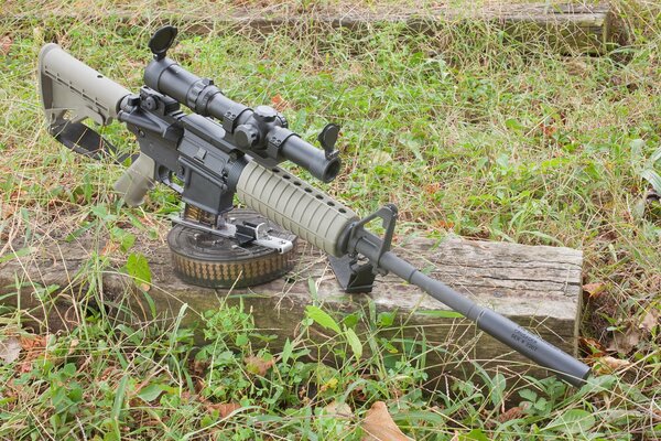 Original car15 275rounds rifle with m4 carbine on green grass