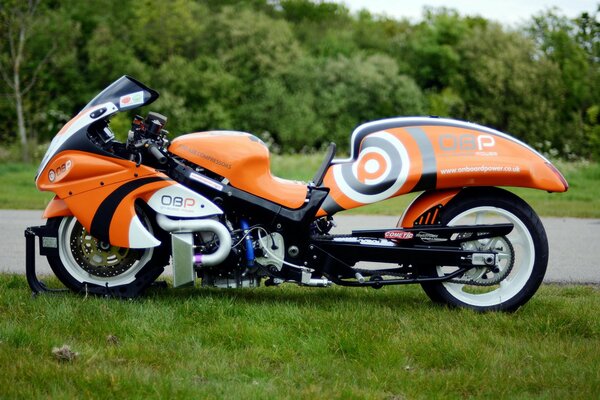 Orange Suzuki Motorrad freches Design