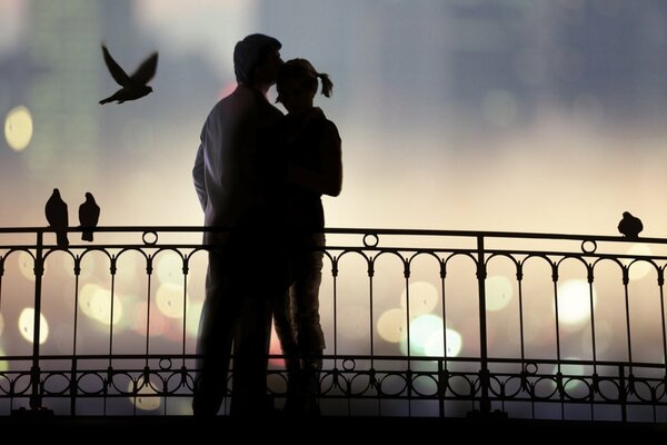 Couple de rendez-vous romantique sur le pont