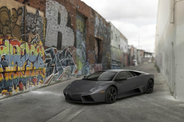 Lamborghini reventodor on the background of a stina with graffiti