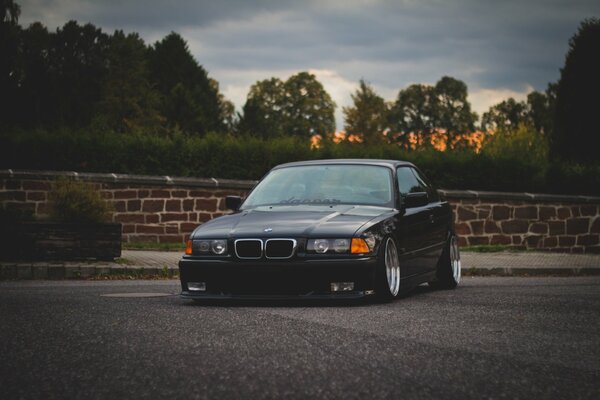 BMW de troisième série sur route