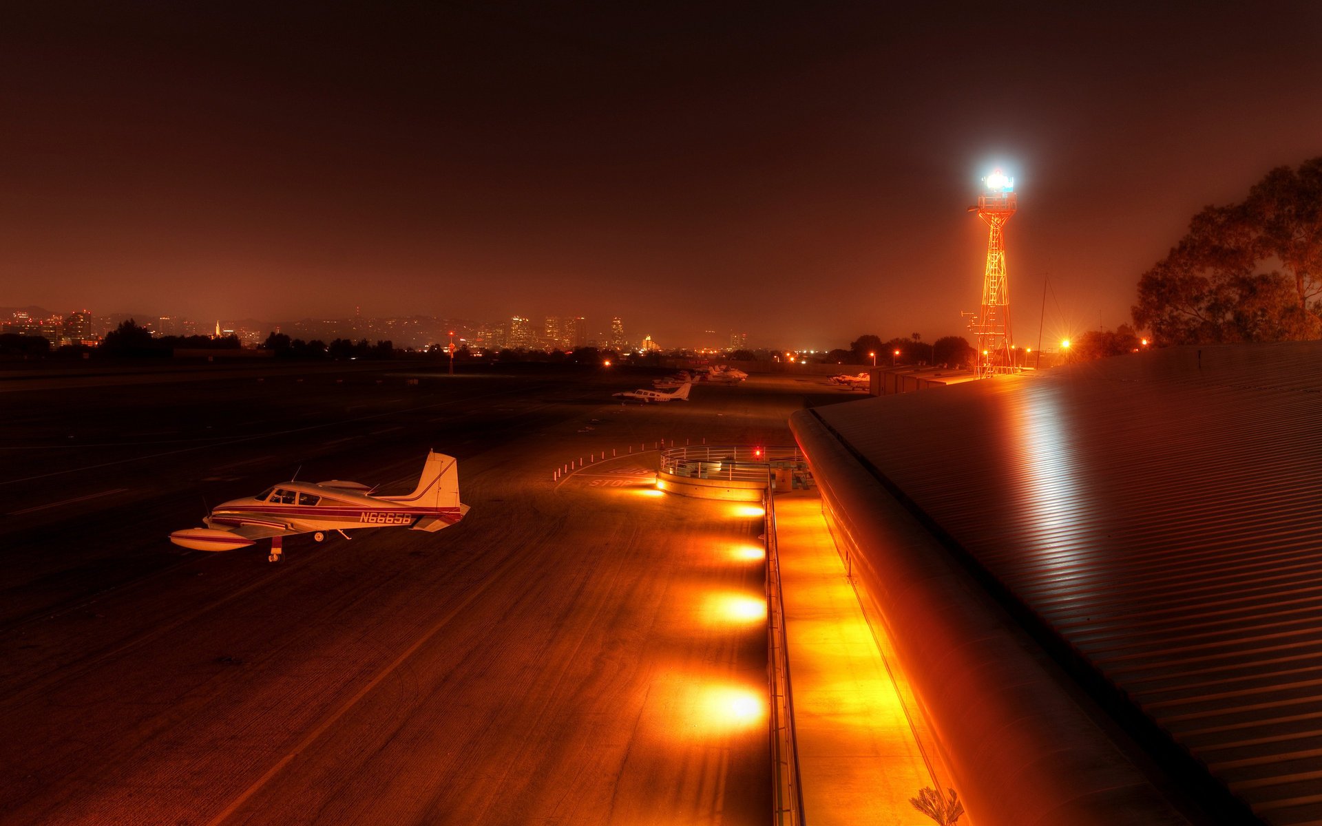 abend flughafen stadt flugzeuge landebahn zivilluftfahrt nacht luft transport luftverkehr