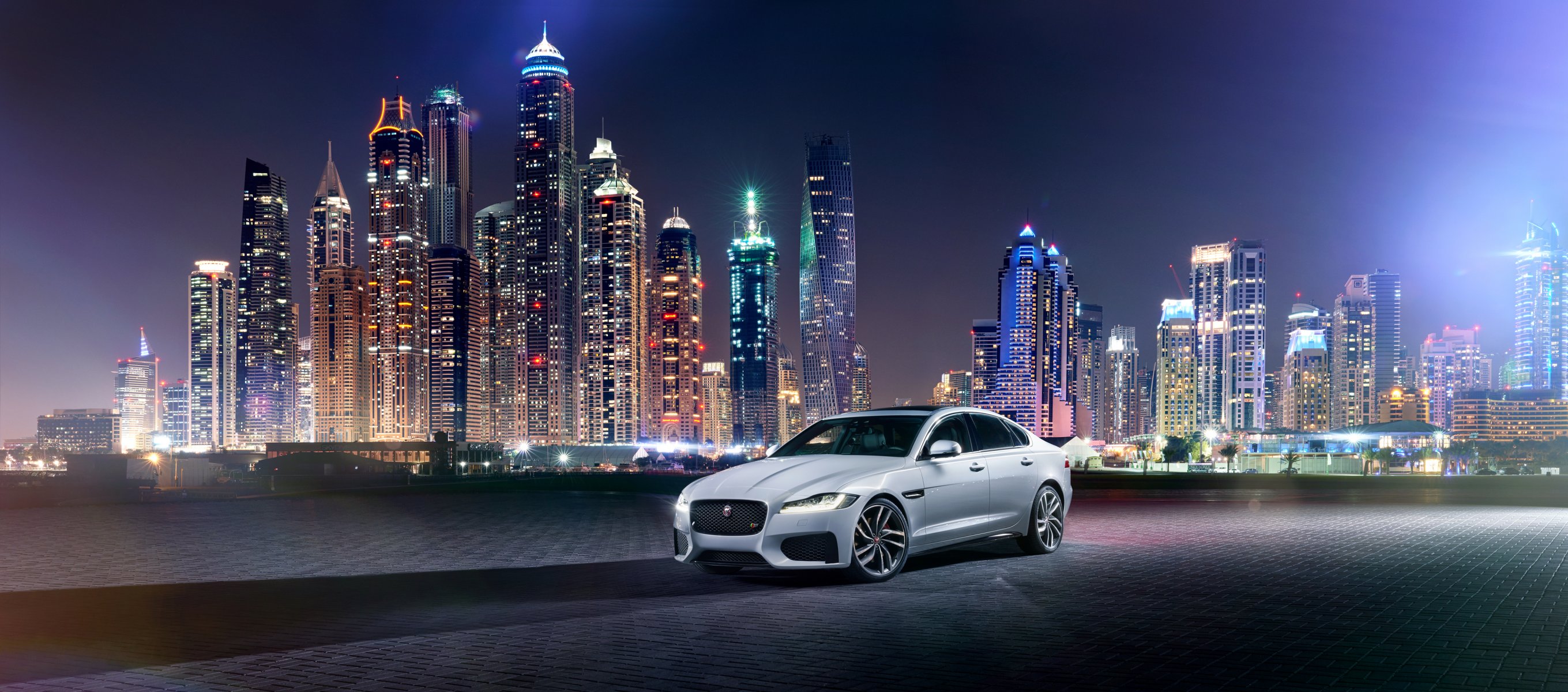 2015 jaguar xf s awd jaguar weiß abend stadt lichter wolkenkratzer platz