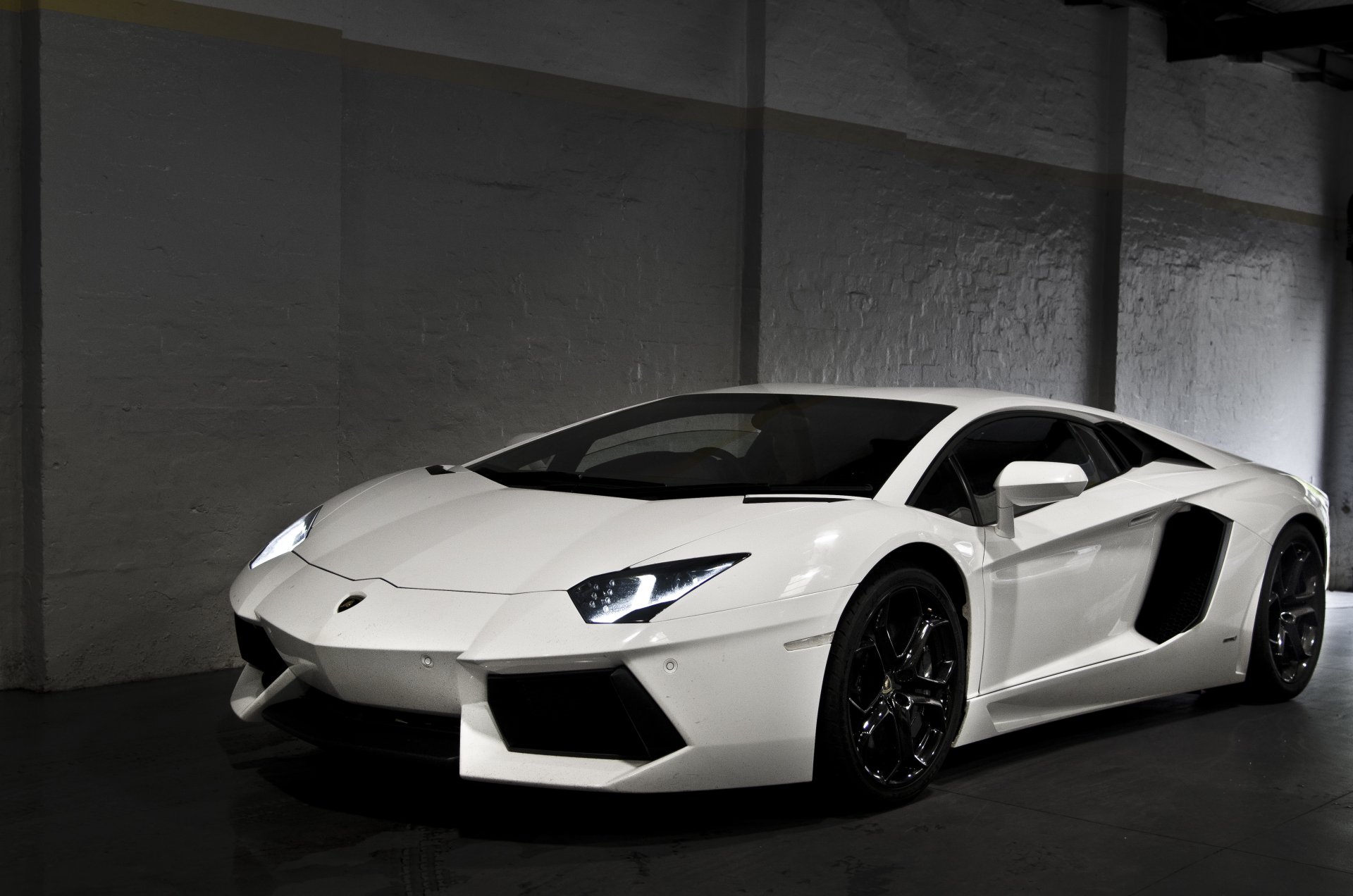 lamborghini aventador lp700-4 blanc lamborghini aventador phare vue de face mur parking