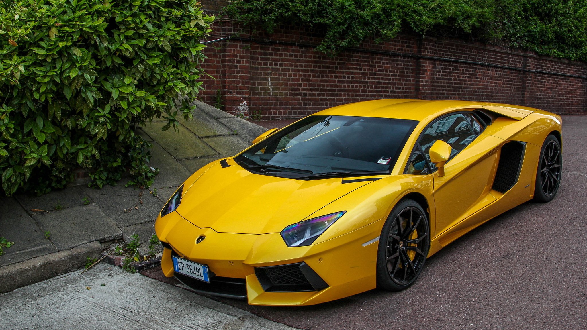 lamborghini aventador lp700-4 v12 jaune londres supercars exotiques