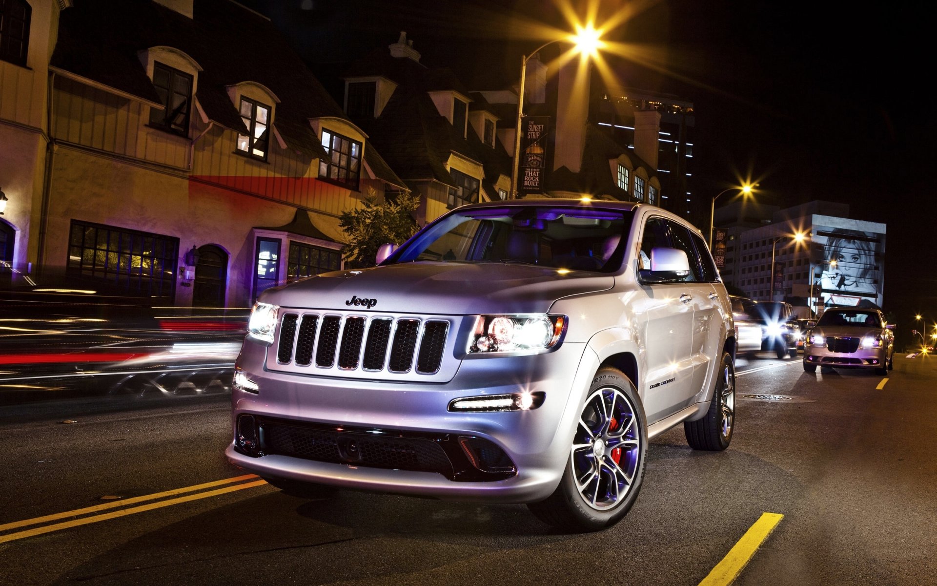 jeep cherokee srt8 miasto noc czarny przód samochody