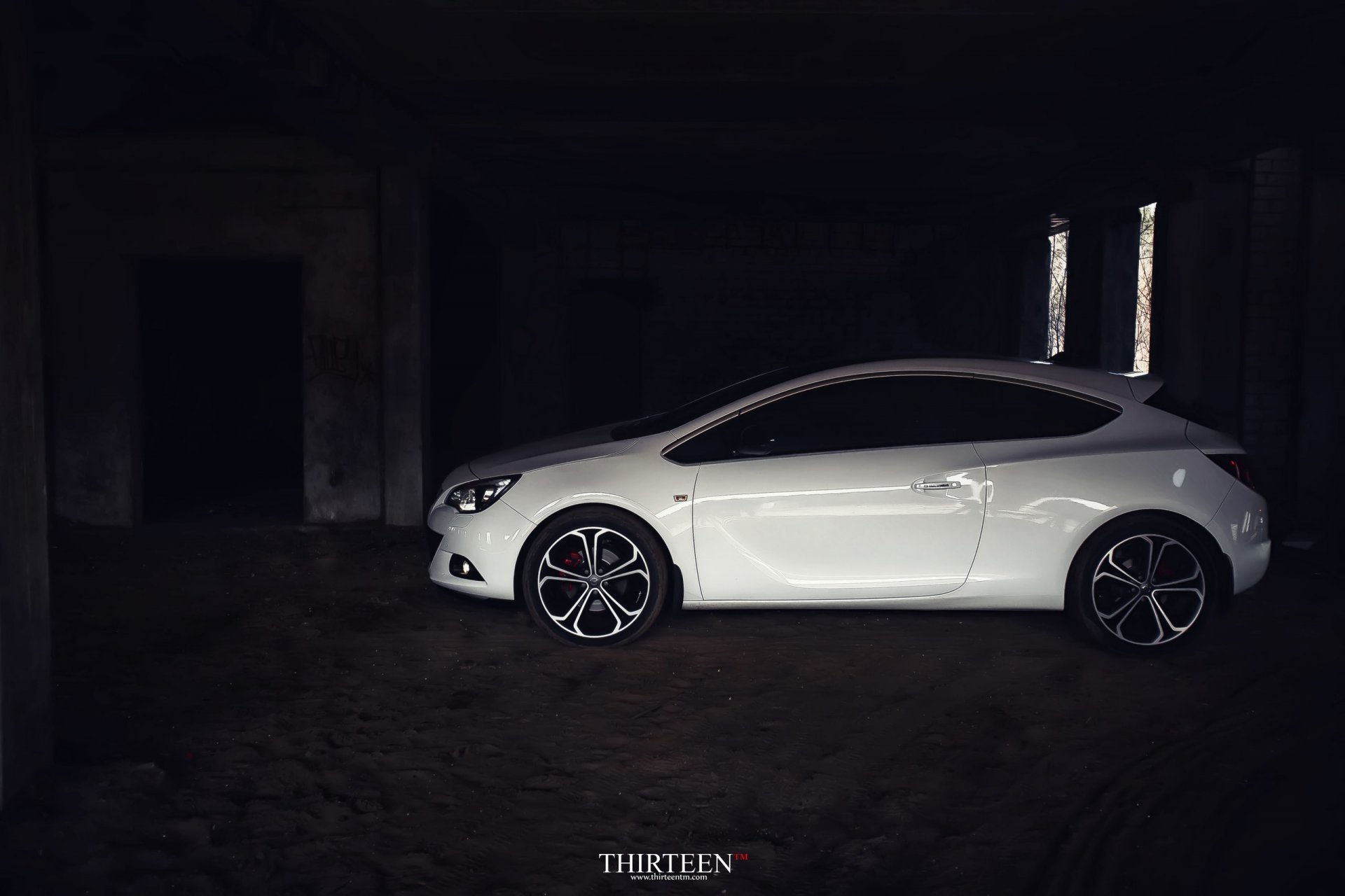 trece fotografía fotógrafo auto coche opel astra j gtc llantas