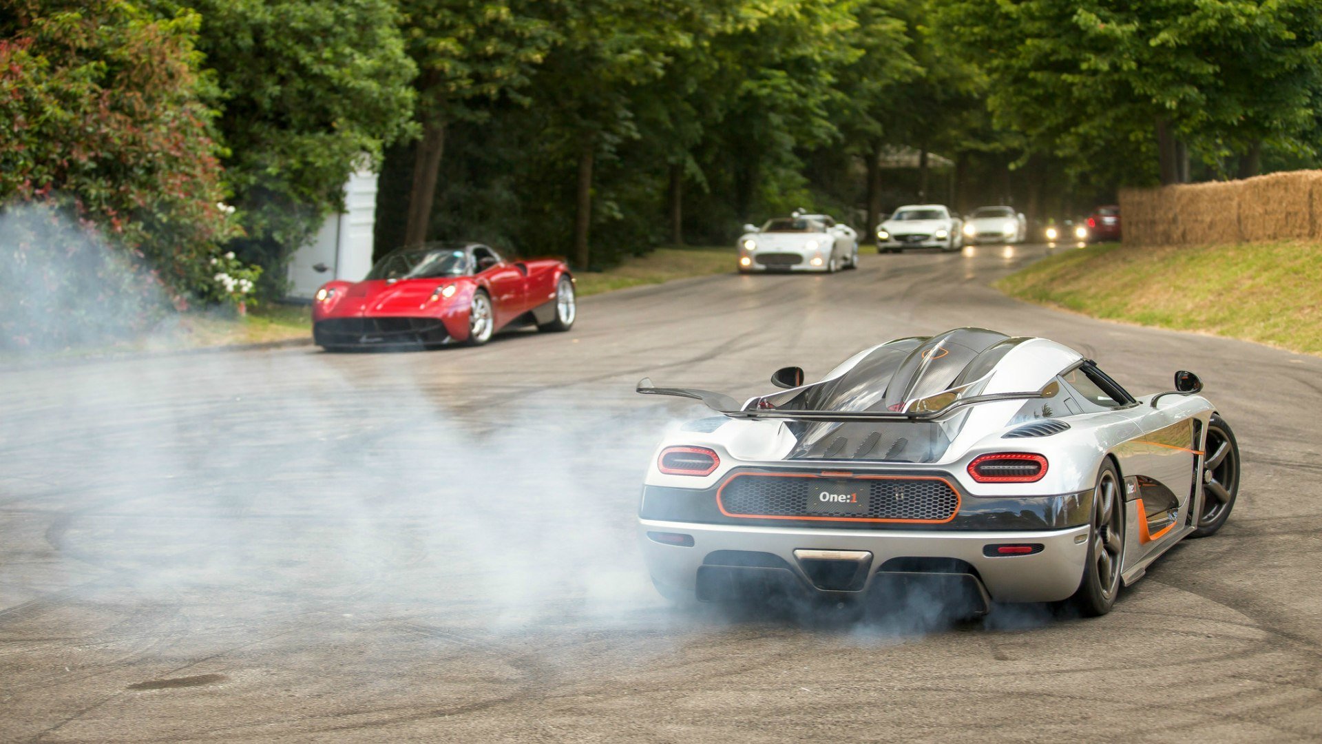 koenigsegg agera un: 1 dérive fumée burn-out pagani spyker supercar puissance